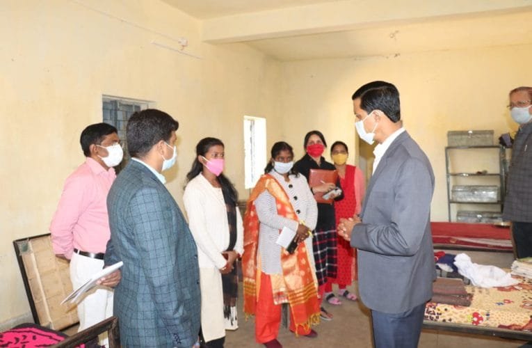 बाल संप्रेक्षण गृह का निरिक्षण करते कई दिशा निर्देश दिया उपायुक्त ने.