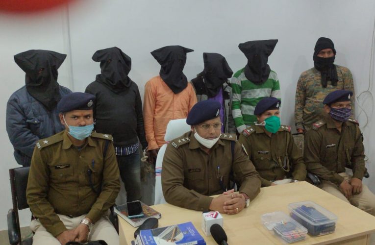 पांच अपराधियों को साइबर थाना पुलिस ने किया गिरफ्तार.