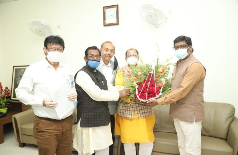 बंगाली एसोसिएशन झारखंड का एक प्रतिनिधिमंडल ने सीएम से मुलाकात की.