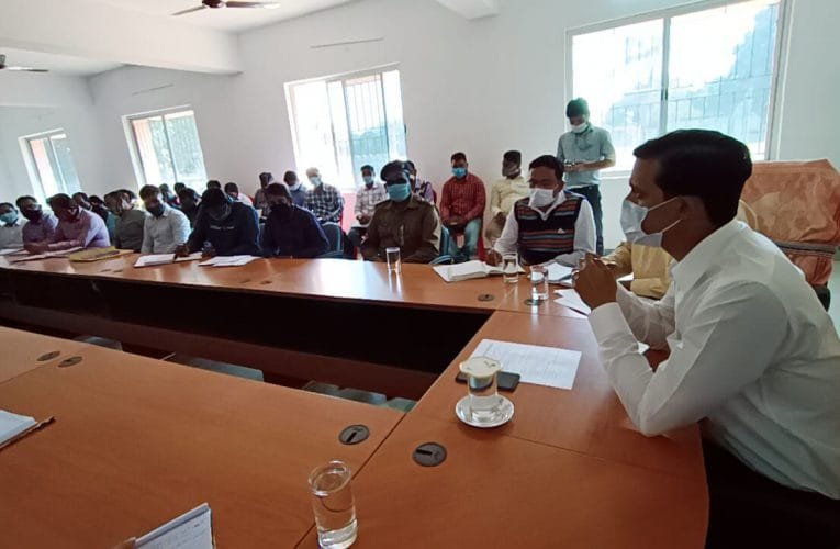 विकास कार्यों की समीक्षा की उपायुक्त ने.