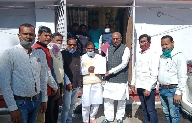 आदिवासी लोहरा समाज के पदाधिकारी विधानसभा अध्यक्ष से मिले.