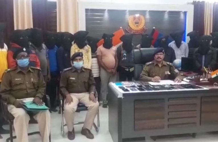 देवघर पुलिस नें 22 साइबर अपराधी को किया गिरफ्तार.