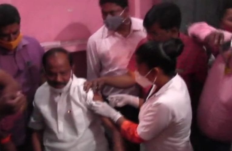 पूर्व मुख्यमंत्री और बीजेपी के राष्ट्रीय उपाध्यक्ष नें ली कोरोना वैक्सीन.