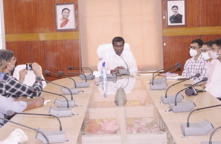 उपायुक्त मंजूनाथ भजंत्री की अध्यक्षता में हुआ प्रेसवार्ता का आयोजन.