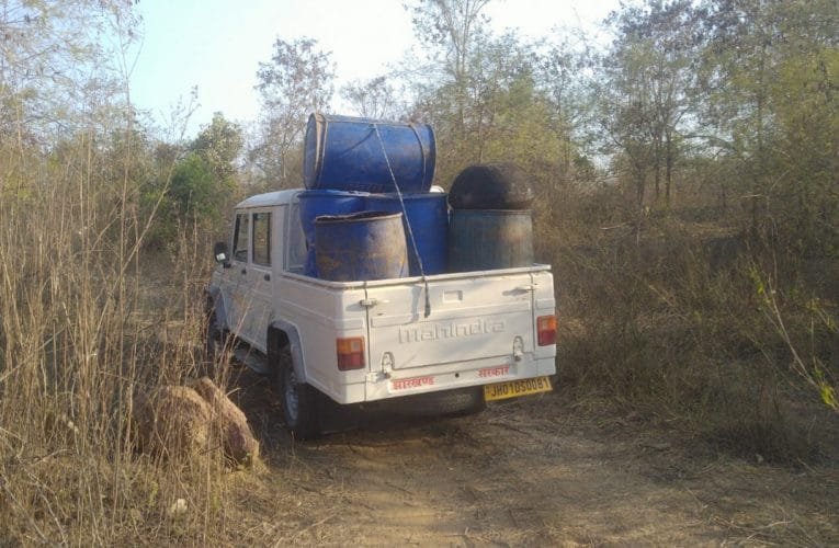 अवैध शराब भठ्ठी पर पुलिस की छापेमारी, चार गिरफ्तार.