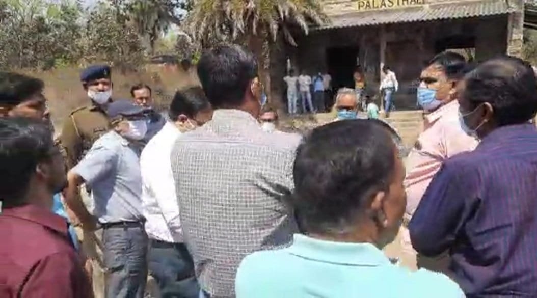 मुख्यमंत्री के निर्देशानुसार परिवहन सचिव ने पलास्थली-अंडाल रेल लाईन का किया निरीक्षण. 2 20210307 194416