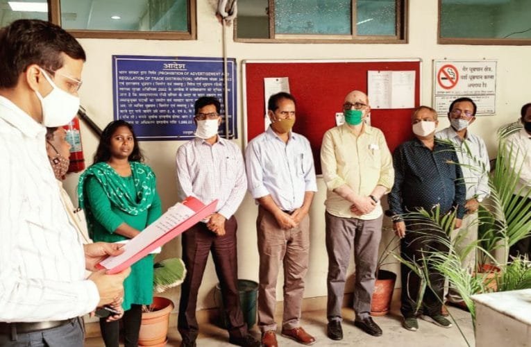 समाहरणालय परिसर में शोक सभा का आयोजन.