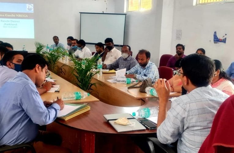 ज़िला के सभी प्रखंड विकास पदाधिकारियों के साथ समीक्षा बैठक.