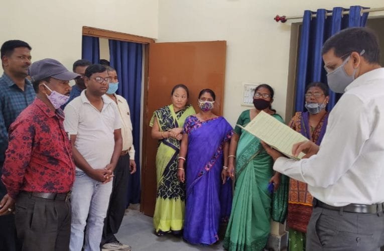 उपायुक्त नें नामकुम प्रखंड सह अंचल कार्यालय का औचक निरीक्षण.