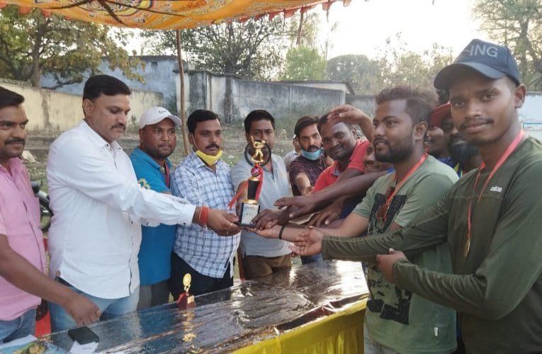 खलारी प्रीमीयर लीग पर धमधमियां टीम का कब्जा.