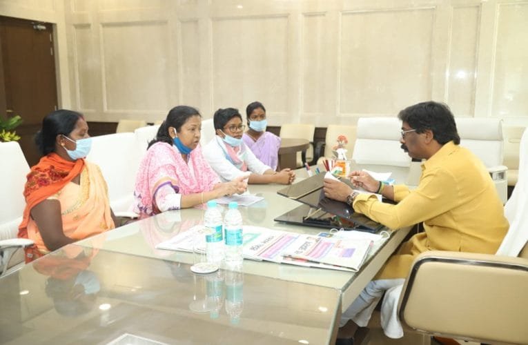 दुबई में बंधक बनाए गए हैं गुमला के दो युवक, पूर्व मंत्री गीता श्री उरांव ने मुख्यमंत्री से मुलाकात कर इन्हें मुक्त कराने के लिए पहल करने का किया आग्रह.