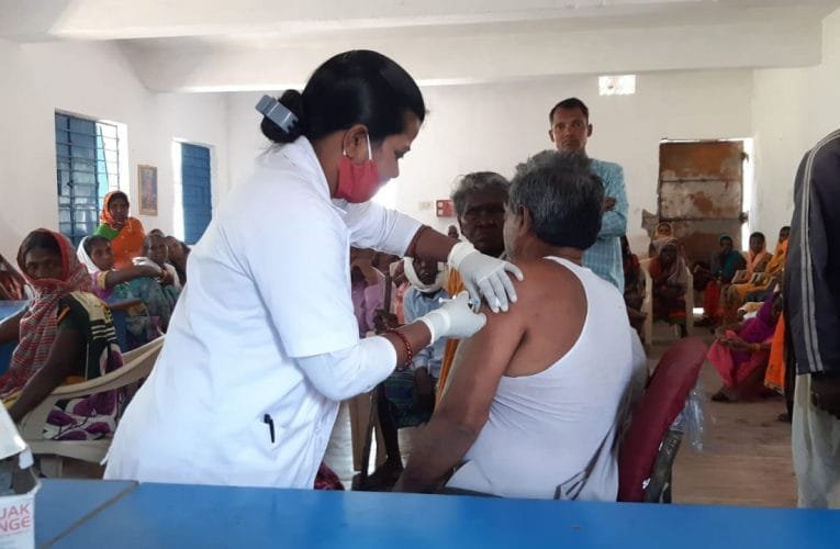 जिला के विभिन्न पंचायत भवन और सीएचसी में कोविड टीकाकरण.