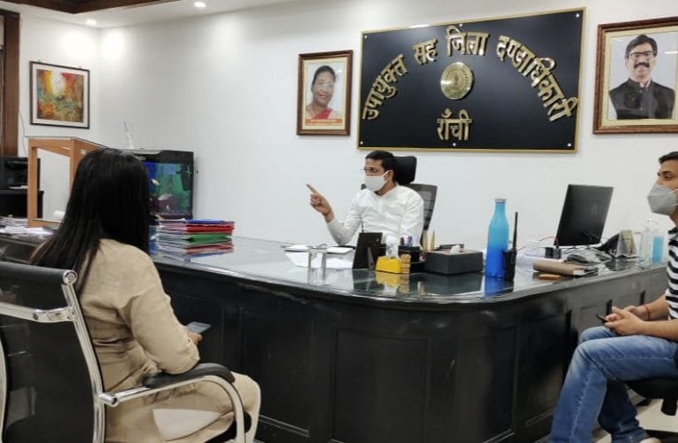 कोरोना संक्रमण की रोकथाम को लेकर उपायुक्त नें बैठक की.