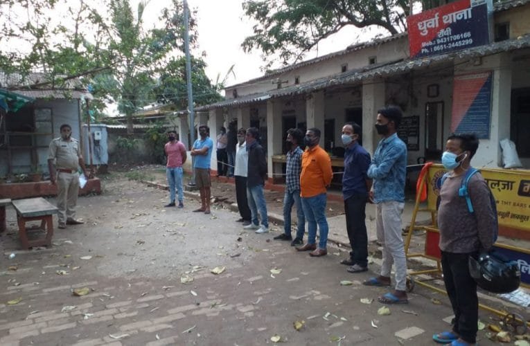 बिना मास्क चलने वालों पर जिला प्रशासन की सख्ती, शहर में चला मास्क जांच अभियान.