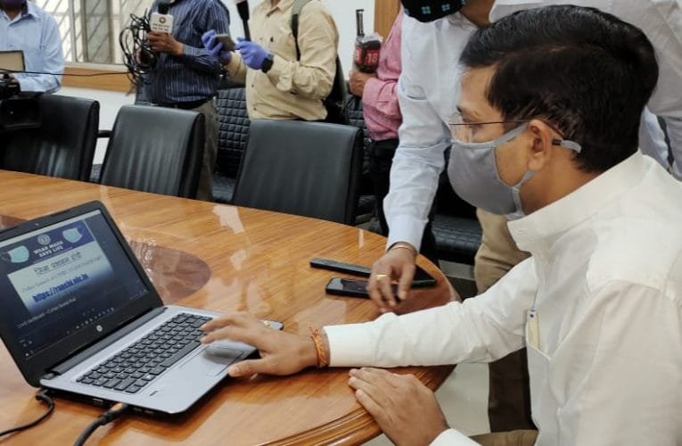 जिला प्रशासन ने की कोविड-19 लाइव डैशबोर्ड की लॉन्चिंग, ranchi.nic.in पर मिलेगी बेड के उपलब्धता की जानकारी.