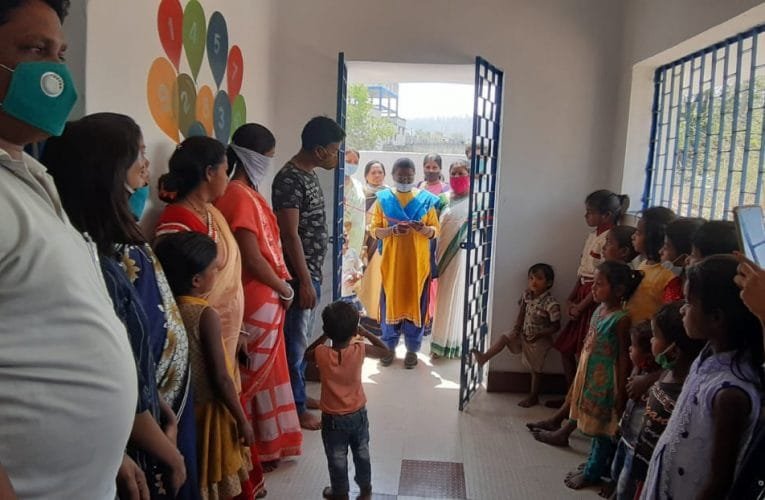 ऑगनबाडी का फीता काट कर उद्धाटन किया गया.