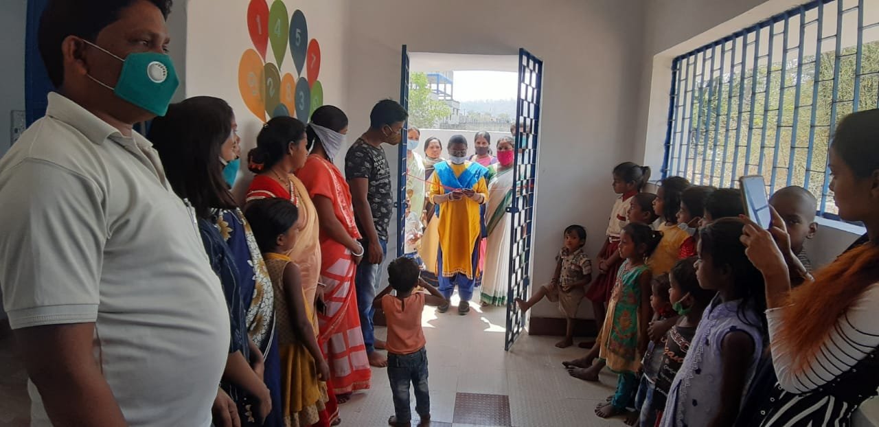 ऑगनबाडी का फीता काट कर उद्धाटन किया गया. 2 IMG 20210401 WA0045