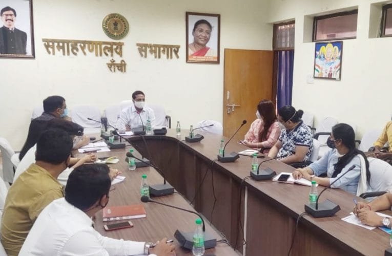 उपायुक्त श्री छवि रंजन ने प्राइवेट हॉस्पिटल के साथ की बैठक.