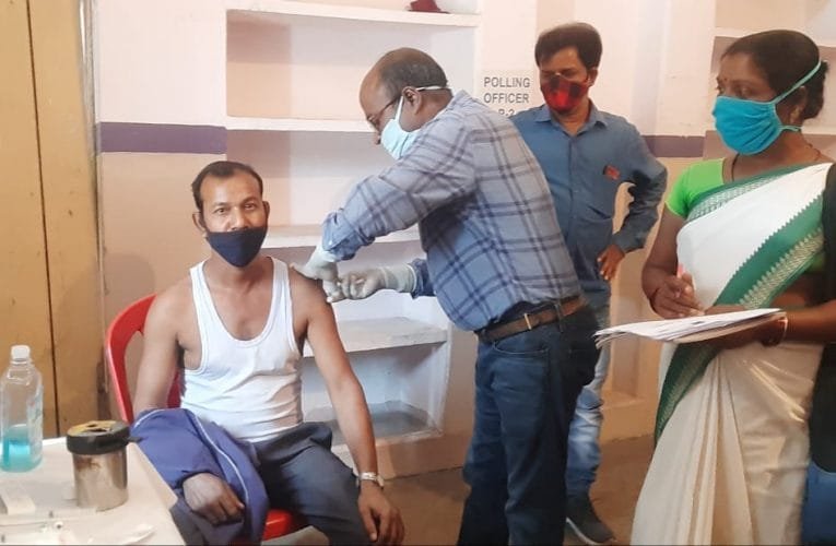 खलारी प्रखण्ड के तीन पंचायतों में कोरोना वैक्सीनेशन शिविर, कुल 411 लोगों को लगा कोरोना का टीका.