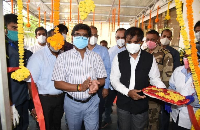 मुख्यमंत्री हेमन्त सोरेन ने आज नगर निगम के 40 ऑक्सीजन युक्त बेड अस्पताल का उद्घाटन किया.