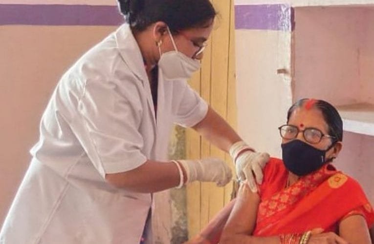 सीसीएल सेन्ट्रल अस्पताल एवं बुकबुका पंचायत में 81 लोगों ने ली वैक्सीन.