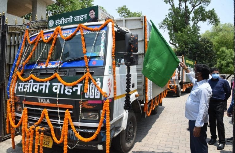 सीएम हेमन्त सोरेन ने संजीवनी वाहन को हरी झंडी दिखाकर किया रवाना, कहा मरीजों को ऑक्सीजन की नहीं करनी होगी कोई चिंता.