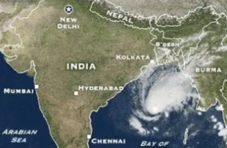 चक्रवाती तूफान ‘यास’ आज बंगाल और ओडिशा तट पर दस्तक दे सकता है.