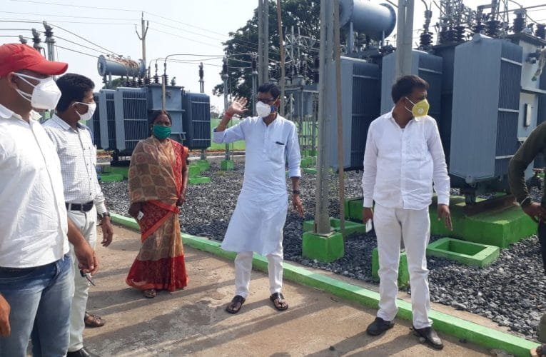 सांसद संजय सेठ ने आज बुड्मू में नमो आहार का वितरण किया तथा साडम सब स्टेशन एवं बेरवारी ग्रिड का निरीक्षण किया.