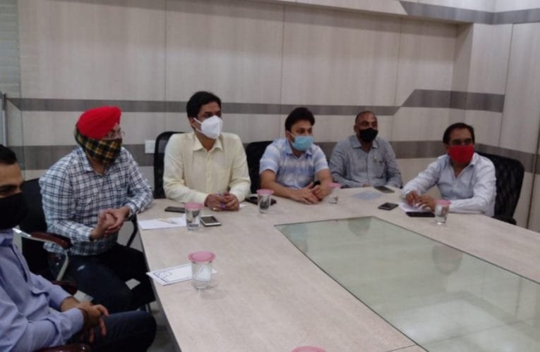 व्यापार पर जारी प्रतिबंध में छूट के लिए व्यापारियों ने झारखण्ड चैंबर के पदाधिकारियों के साथ की बैठक.