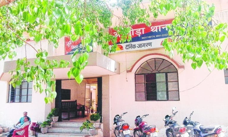राज्य के पूर्व मुख्यमंत्री के राजनीतिक सलाहकार के ऊपर यौन शोषण का आरोप
