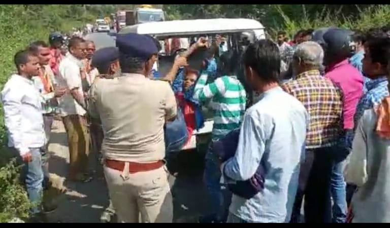 गढ़वा में मोटरसाइकल की सीधी टक्कर पांच की मौत।