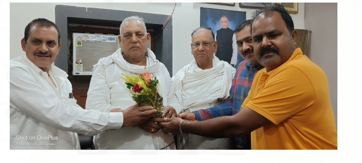 झारखंड विधानसभा की चयन कमेटी ने बीजेपी से मझिआंव-विश्रामपुर के विधायक रामचंद्र चन्द्रवंशी को झारखंड का उत्कृष्ठ विधायक का सम्मान।