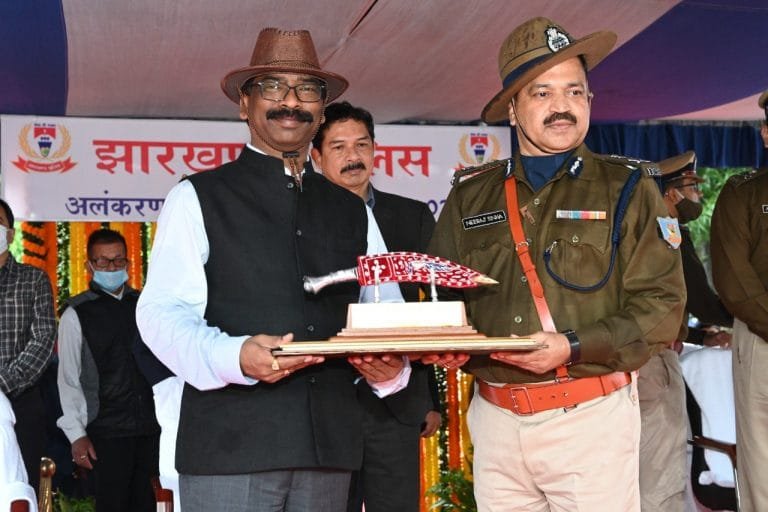 जैप- वन ग्राउंड, डोरंडा में आयोजित झारखंड राज्य स्थापना दिवस अलंकरण परेड समारोह में मुख्यमंत्री हेमन्त सोरेन हुए शामिल