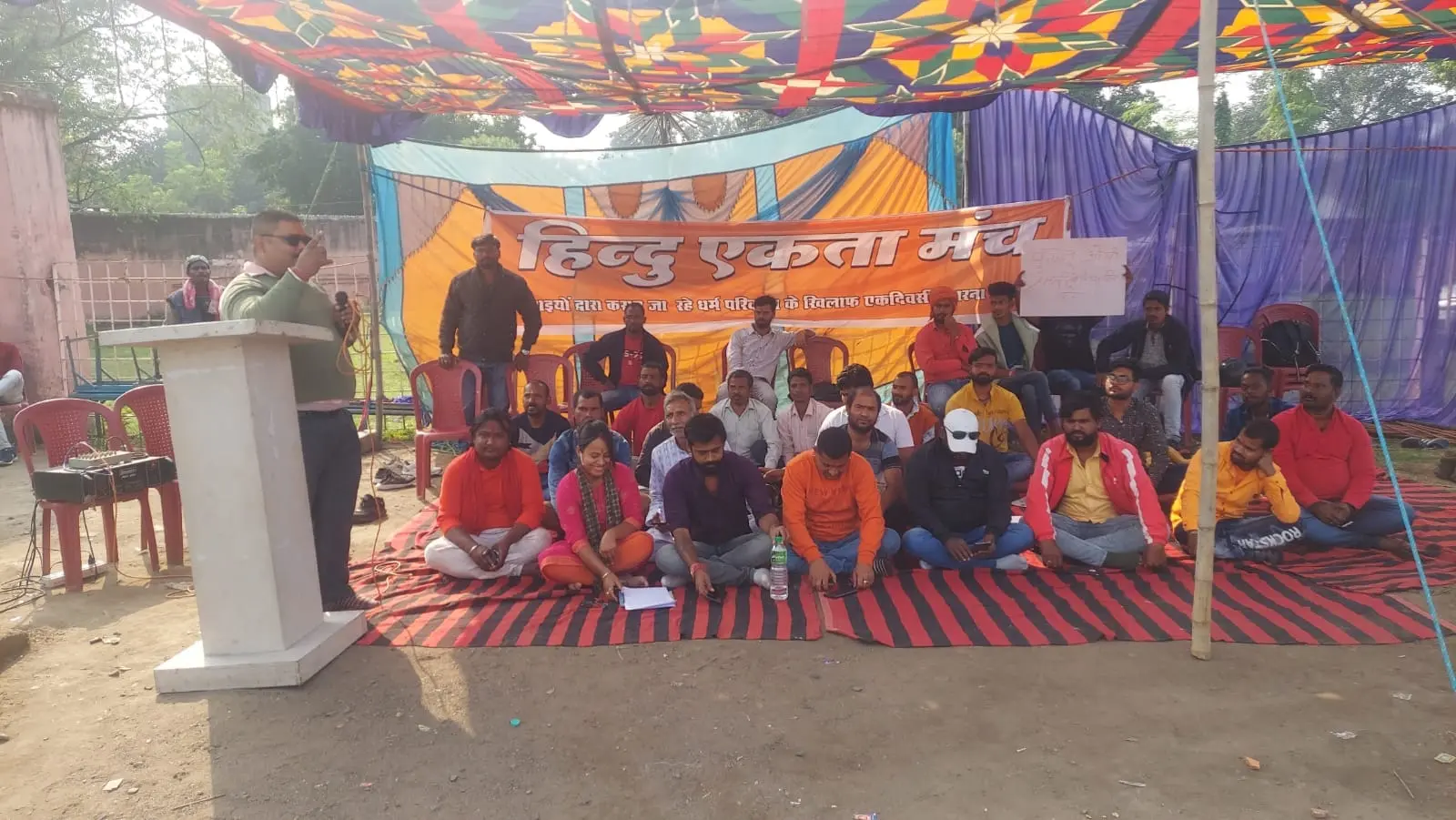 सभी हिन्दू संगठनों ने सुभाष चौक रामगढ़ ,हिन्दुओं के हो रहे धर्म परिवर्तन के विरुद्ध एकदिवसीय धरना दिया। WhatsApp Image 2021-11-24 at 6.48.45 PM
