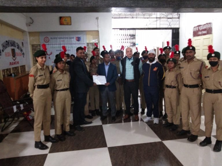 19 झारखण्ड बटालियन एन0सी0सी0, रांची के अधिकारियों द्वारा सदर अस्पताल रांची में रक्त दान शिविर का आयोजन।