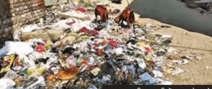 सफाई कर्मी बैठे हाड़सताल पर रांची के कई इलाको में देखने को मिला फैला हुआ कचरा । 4 02.12.2021 10.53.14 REC