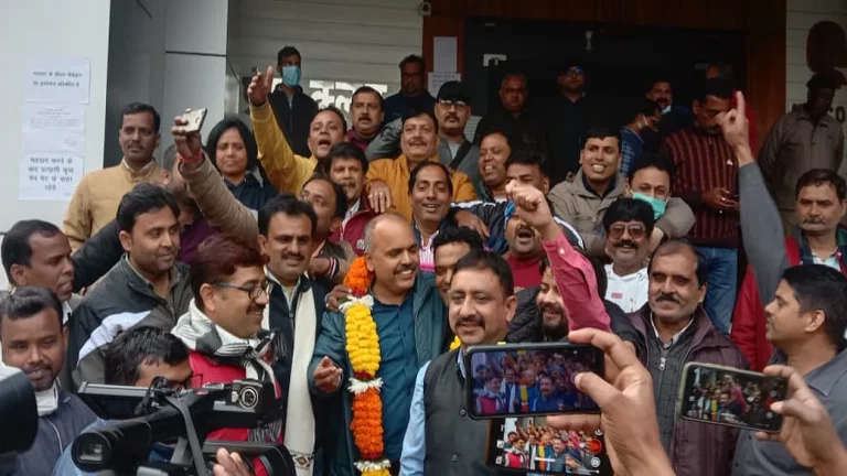 रांची प्रेस क्लब के अध्यक्ष चुने गए वरिष्ठ पत्रकार सह प्रभात खबर अखबार के स्थानीय संपादक संजय मिश्रा, उपाध्यक्ष सचिव पद पर काटे की टक्कर !