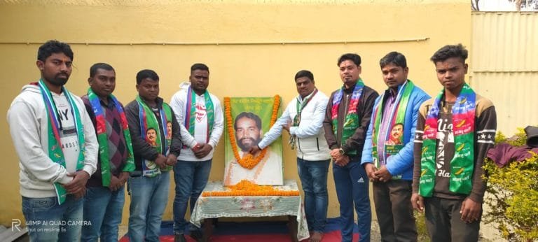 आजसू छात्र संघ ने शहीद निर्मल महतो को किया नमन्।
