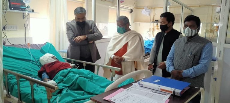 BJP नेताओं ने देवकमल अस्पताल जाकर सिमडेगा की पीड़िता से मुलाकात कर हालचाल लिया।