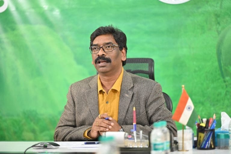 गरीब परिवारों को पेट्रोल (petrol) में प्रति लीटर 25 रुपए छूट मिलने की कवायद तेज, cm ने की समीक्षा ।