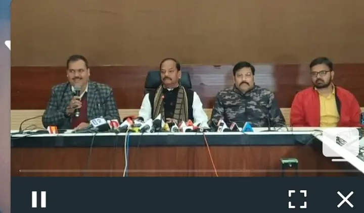 हेमंत सरकार कोयला चोर-बालू चोर-पत्थर चोर* *लोगों की मांग है, गद्दी छोड़-गद्दी छोड़। :रघुवर दास (Raghuvar Das) Screenshot_2022-01-28-15-45-54-80_6012fa4d4ddec268fc5c7112cbb265e7