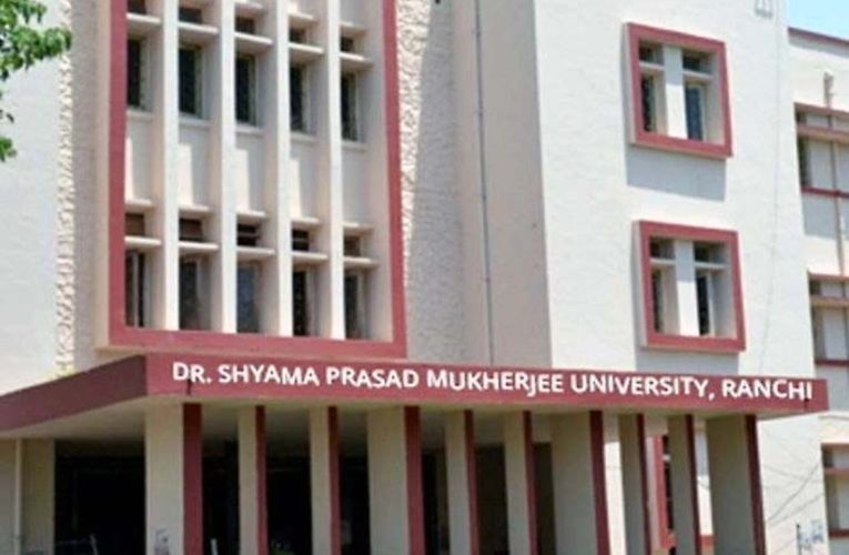 डॉ. श्यामा प्रसाद मुखर्जी यूनिवर्सिटी (Dr Shyama Prasad Mukherjee University ) में ऑनलाइन एग्जाम सिस्टम फेल हो गया है