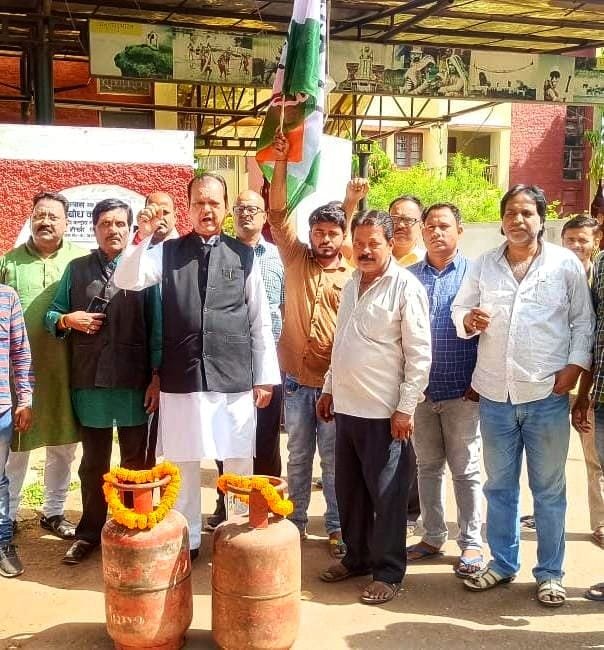 महंगाई पर रोक लगाने में विफल मोदी सरकार को सत्ता में बने रहने का हक नहीं : सुबोधकांत सहाय (Inflation) IMG-20220330-WA0009-01