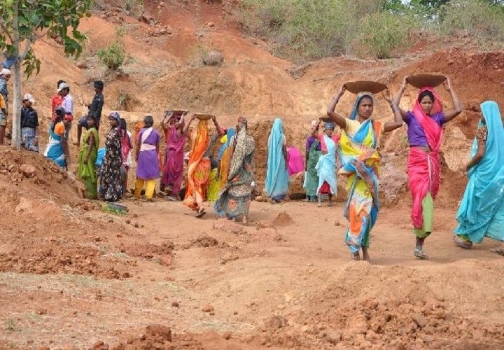 ग्रामीणों की आस मनरेगा (Manrega)से विकास “अभियान से आस हुई पूरी अभियान के दौरान 3.24 करोड़ मानव दिवस का सृजन महिलाओं की दिखी भागीदारी