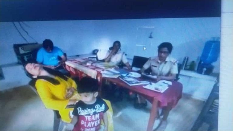 रामगढ़ डीएसपी (DSP) की पत्नी न्याय की लगा रही गुहार, ससुराल में मारपीट हुई पैसे भी छीन लिए