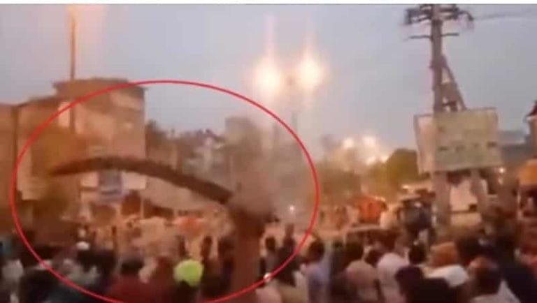 दिल्ली(Delhi) के जहांगीरपुरी में बवाल ,हनुमान जन्मोत्सव के दौरान शोभा यात्रा पर पथराव, कई लोग घायल