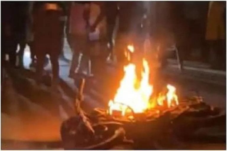 कर्बला चौक में बाइक जलाने के मामले में 11 नामजद 200 अज्ञात आरोपितों के खिलाफ प्राथमिकी दर्ज ( FIR registered)!