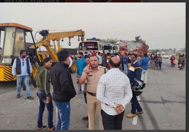 रांची के तुपुदाना में भीषण सड़क हादसा (Road Accident) तीन की मौत करीब 35 घायल 5 Road Accident