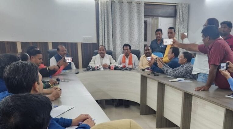 हेमंत सरकार बिचौलियों, सिंडिकेट और माफियाओं के इशारे पर चलने वाली सरकार : रघुवर दास (Raghuvar Das)