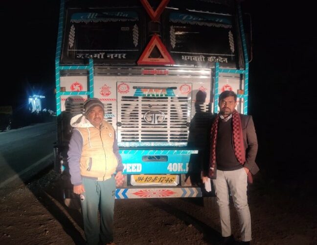 Palamu :  जिला खनन पदाधिकरी ने की छापेमारी, अवैध कोयला लदा ट्रक जब्त